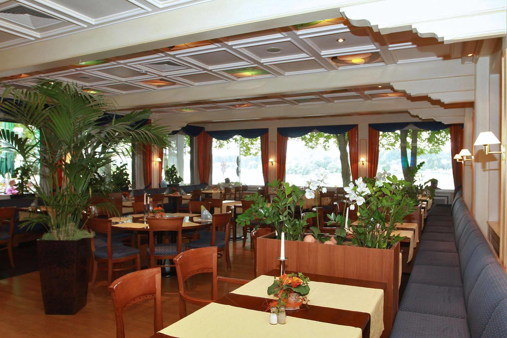 Hotel Rheinterrasse Benrath Düsseldorf Buitenkant foto